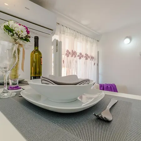 Luce Mala Apartment Zadar